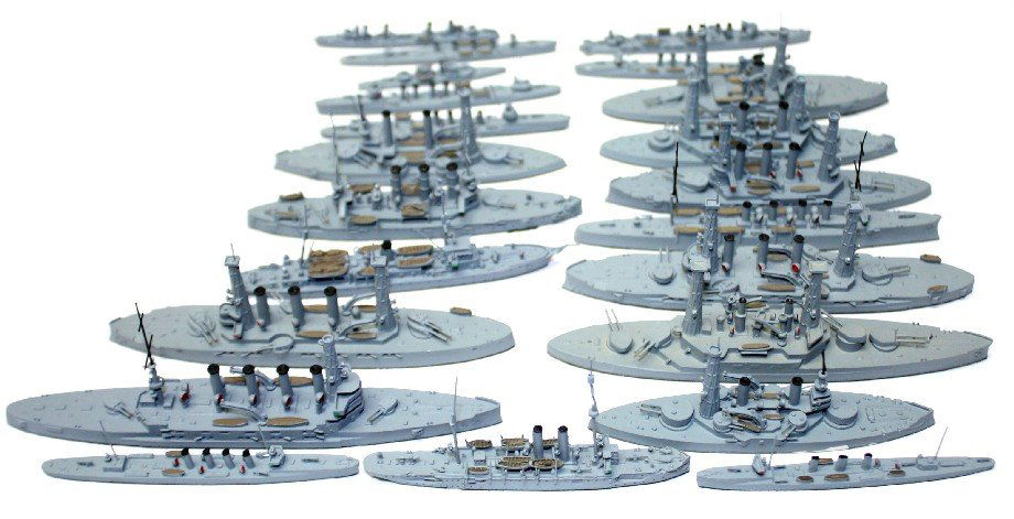 22 WWI US NAVY NAVIS-NEPTUN WATERLINE SHIP MODELS: Twenty-two WWI American US Navy die-cast recognition ID models (1:1200) by Navis-Neptun they include: Michigan (309), Kansas (311A), Virginia (312A), Maine (313A), Kentucky (315A), Iowa (316A), Oregon