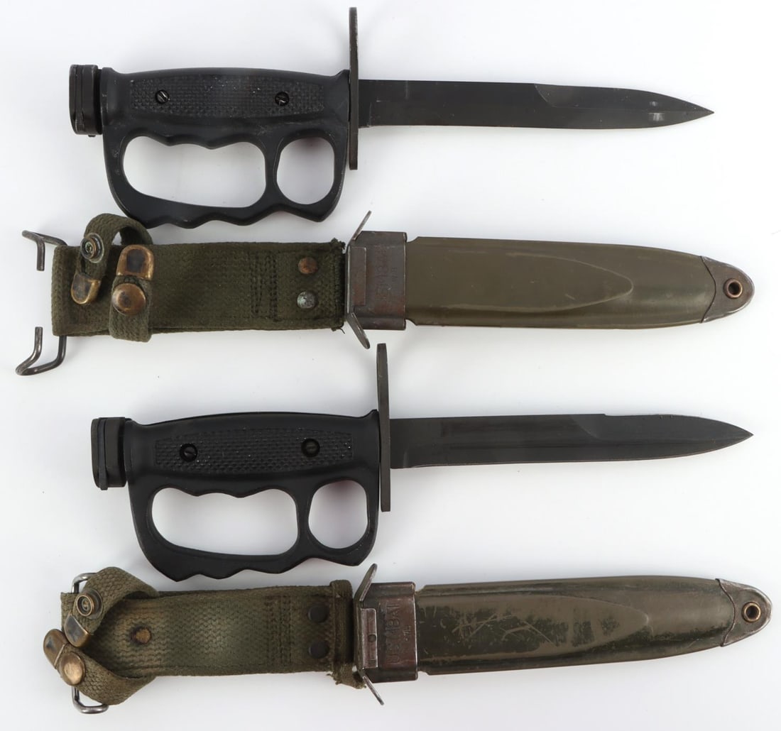 LOT OF 2 VINTAGE KNUCKLE DUSTER FIGHTING KNIVES: Two fighting knives in USM8A1. They measure 12 1/2 inches. Very good condition.