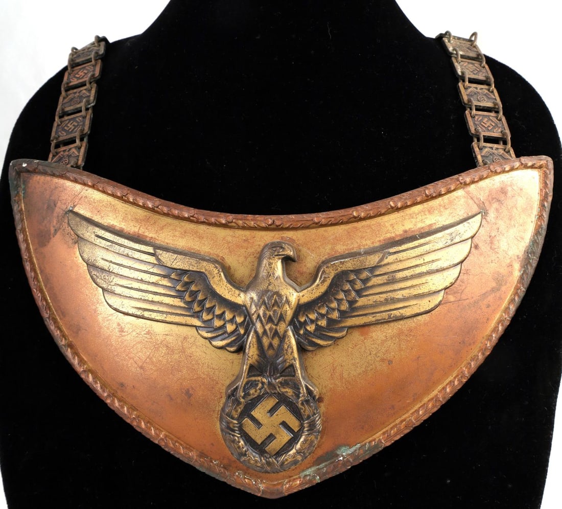 WWII GERMAN NSDAP POLITICAL FLAG BEARER GORGET: RZM stamped M1/102, on one lugg, and on each of first link.