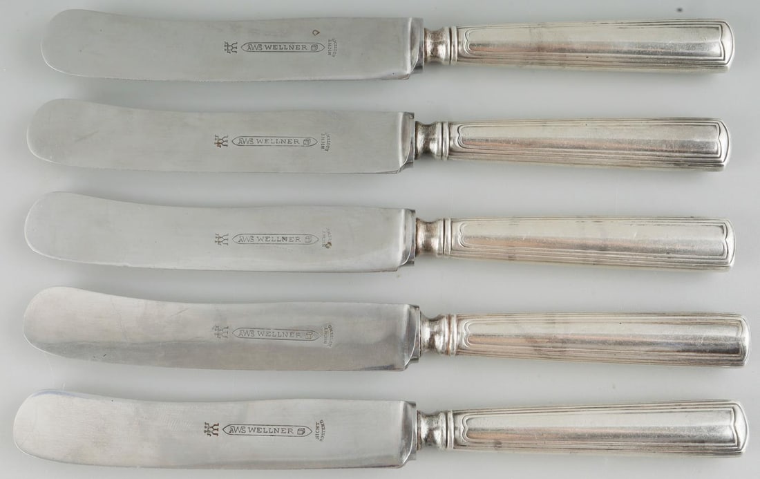 WWII GERMAN THIRD REICH WAFFEN SS KNIVE LOT OF 5: WWII German Third Reich SS lot of 5 Wellner knives. One side stamped Waffen-SS the handle and "Wellner nicht rostend" is stamped on blade. All in very good condition. Dimension: 8X.75 inches. Unauthen