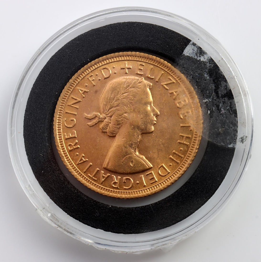 1967 GREAT BRITIAN QUEEN ELIZABETH GOLD SOVEREIGN: Electronically tested, Weight: 7.98 grams, uncirculated This lot has a reserve.