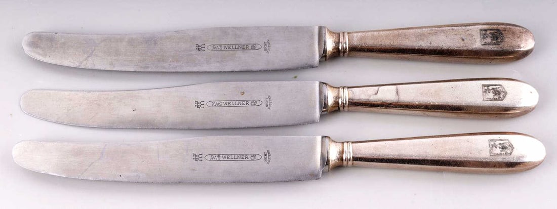 WWII GERMAN THIRD REICH WAFFEN SS KNIFE LOT OF 3: Lot of 3 WWII German Waffen SS knives. Wellner stamped on the blade and Waffen SS stamped on the handle and in very good condition. Dimension: 9.5 X 1 inches. Unauthenticated and sold as is.
