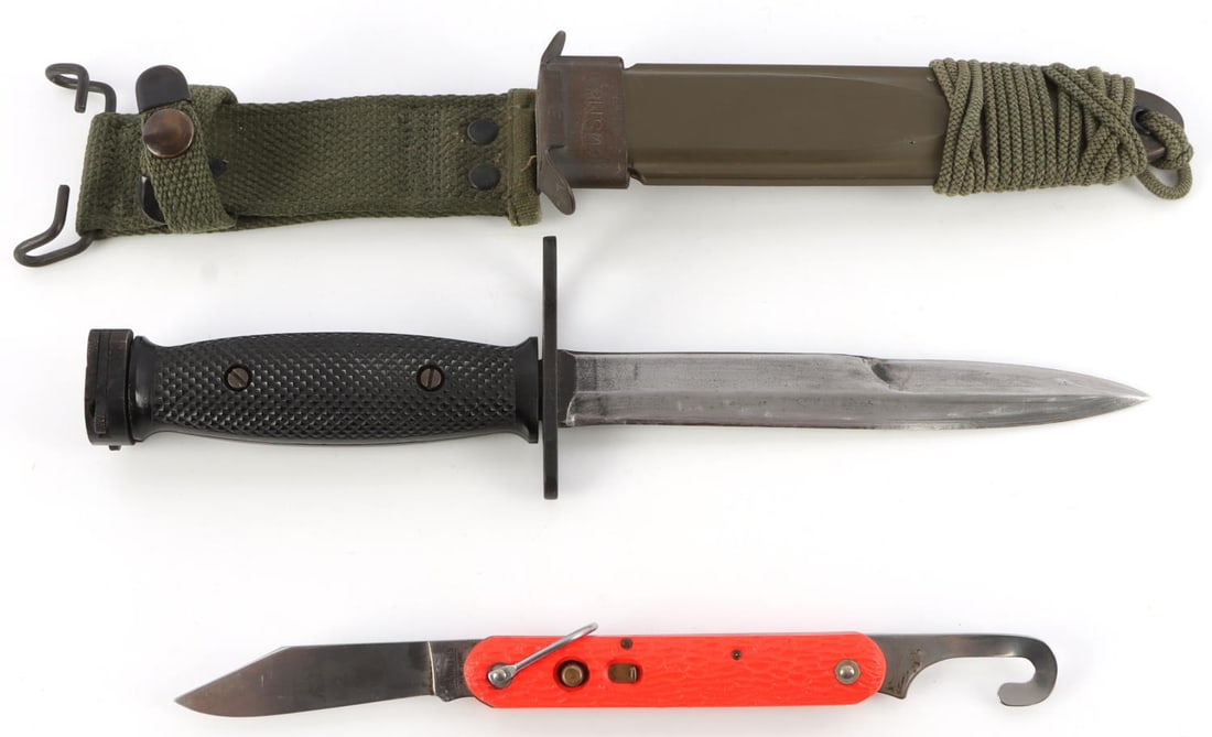 CAMILLUS MC1 PARATROOP KNIFE & MILPAR M7 BAYONET: Both very good original condition, paratroop knife has strong automatic spring.