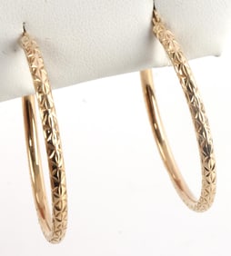 10KT DIAMOND CUT HOOP EARRING 1.4 GRAMS