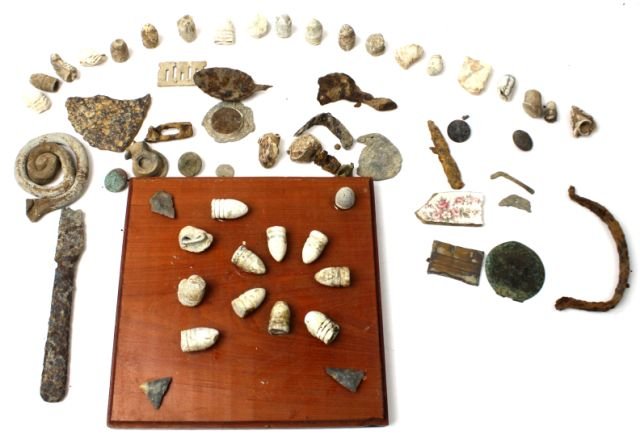 MISSIONARY RIDGE TN CAMP DUG MILITARY RELICS: Minnie balls, buttons and general military camp finds.