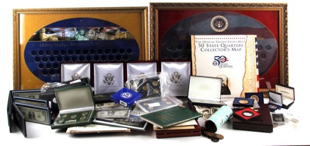US COIN COLLECTION HUGE VARIETY: Includes two empty frames (US quarter collection and US Presidential Dollar collection), 1974-1976 Bicentennial commemorative medals, George W. Bush medal, large bag of uncirculated coins (seventeen $