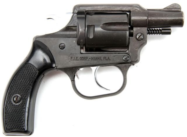 FIE TITANIC.32 REVOLVER: FIE "Titanic" model .32 caliber revolver. Bore is good, finish about 70%, and grips good. Overall good condition. Caliber: .32 Long Serial #: B33546