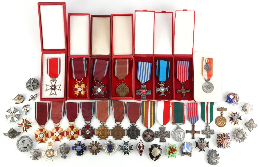 48 WWI TO POST WAR POLISH MILITARY REGIMENT MEDALS: Lot of forty-eight (48) WWI to post-war Polish military medals and regiment badges, eight are featured in cases. Case badges include a Monte Casino Cross, Ristuti Military 5th Cross, 40-year People's