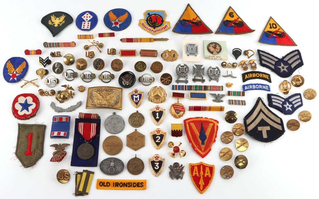 100+ VARIOUS WWII US & FOREIGN INSIGNIA MEDAL LOT: Large lot of 100+ assorted U.S, Russian, and German military insignia, medals, patches, ribbon bars, EGA, Robins AFB, Good Conduct, and more. Lot also includes one (1) early officer's belt plate/buckl