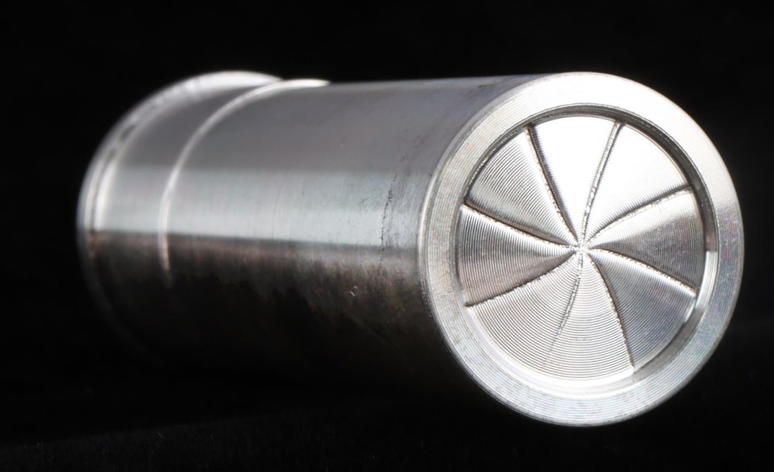 5 OZ SILVER 12 GAUGE SHOTGUN BULLET BULLION ROUND: 5 oz. 12 Gauge Silver Bullet collectible replica. Weight: 5.0 troy oz., Fineness: .999, Diameter: 20mm, Length: 56mm, Silver Content: 5.0 troy oz. This lot has a reserve.