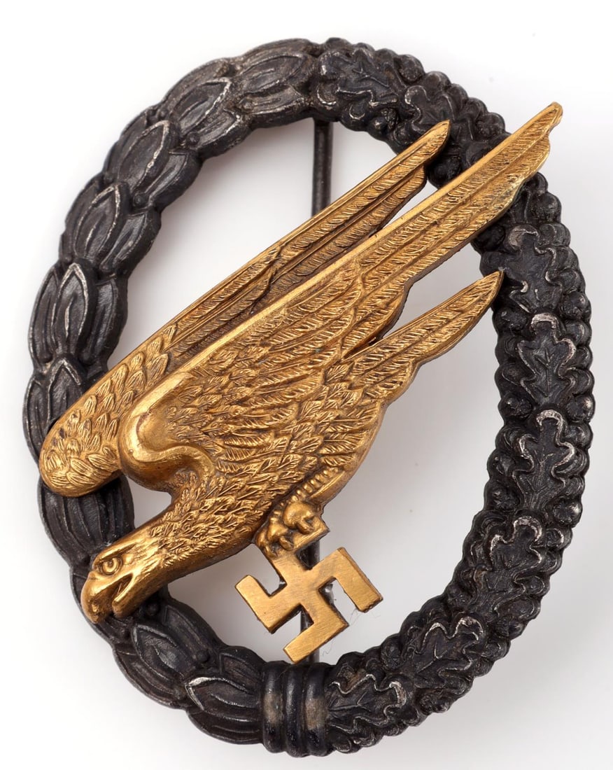 WWII GERMAN FALLSCHIRMJAGER PARATROOPER MEDAL: Marked "C. E. Juncker Berlin SW" on reverse. In very good condition. Excellent detail on eagle and ring. This lot has a reserve.