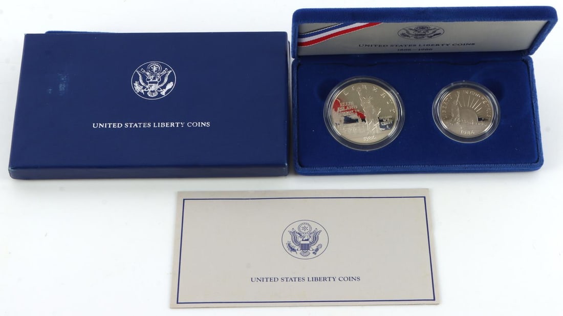 1986 US MINT LIBERTY SILVER DOLLAR HALF DOLLAR SET: 1986 US Liberty Silver Dollar and Half Dollar set. 2 coins. As issued by the mint, with COA.