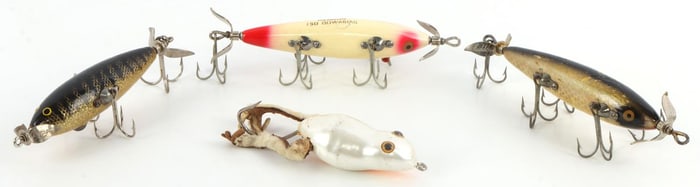 4 ANTIQUE FISHING LURE HEDDON 150 DOWAGIAC & FROG