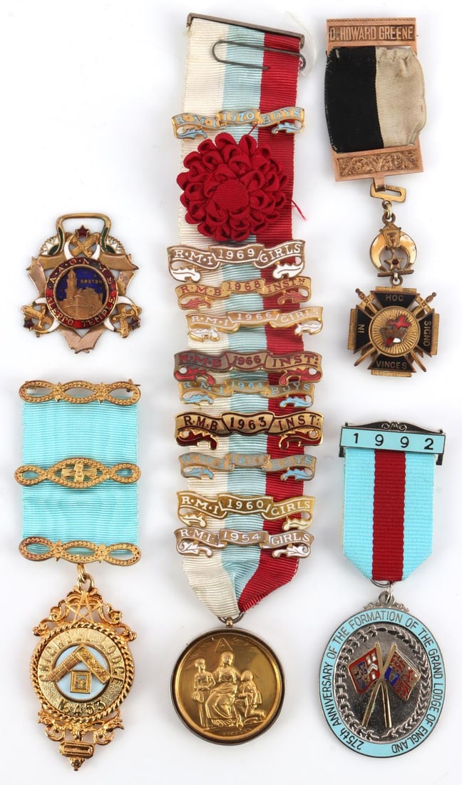 5 BRITISH & U.S. MASONIC JEWELS MEDALS 2 STERLING: The Chigwell Lodge is sterling, the R.M.I. si hallmark Birmingham sterling, 2 are named, one is Boston but missing ribbon.