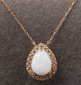10K YELLOW GOLD OPAL NECKLACE 18 INCH
