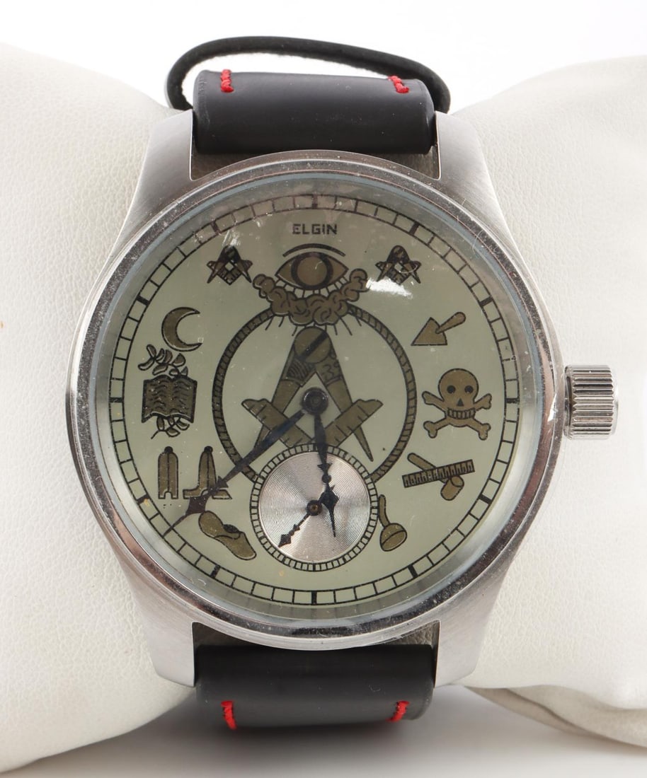 ELGIN 15 JEWEL GRADE 314 MASONIC WRIST WATCH: Face features Masonic symbols for each number. 15 jewel, ruby & sapphire jewels, 12s size, serial number 23437940, starts and holds time, mechanical movement. Very good condition. This lot has a reser