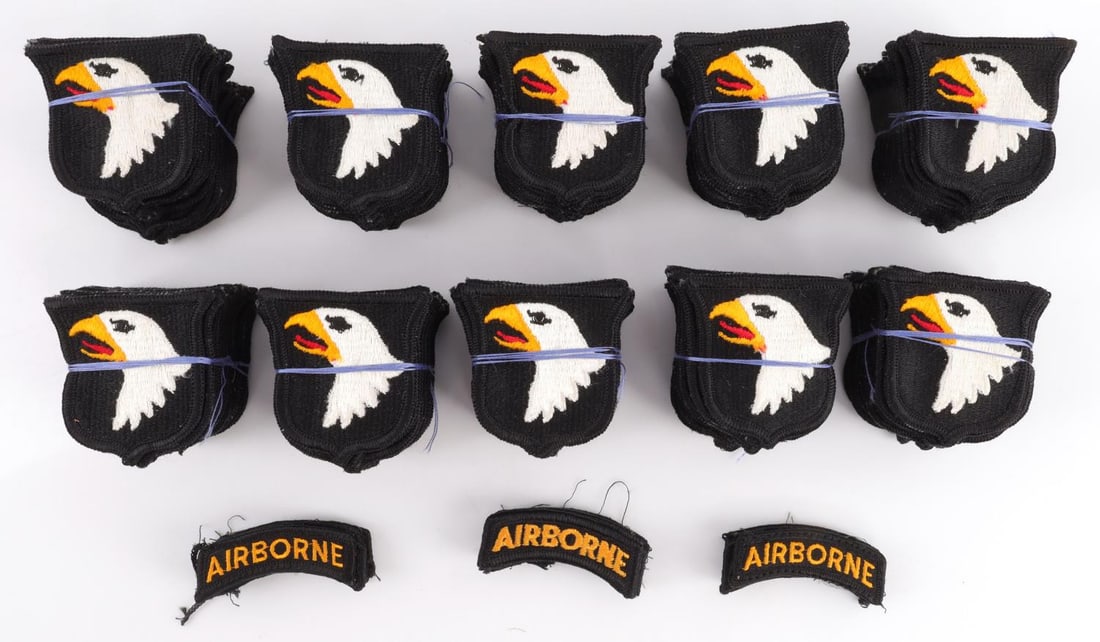 US ARMY AIRBORNE SHOULDER PATCH LOT OF 214: Large lot of 214 US Airborne shoulder patches. 200 Screaming Eagle patches and 14 Airborne patches in this lot.