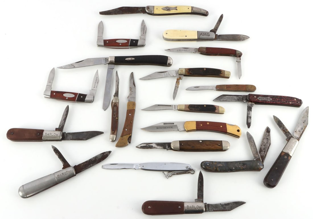20 VINTAGE WINCHESTER & BARLOW POCKET KNIFE LOT: Lot of twenty (20) vintage pocket knives including manufacturers like Winchester, Barlow, Kent, Sabre, Kistan, Sharp, Schrade, and Imperial. Knives feature both wood and plastic grip handles and multi