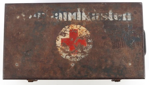 WWII GERMAN VEHICLE FIRST AID KIT MEDIC DOG TAG