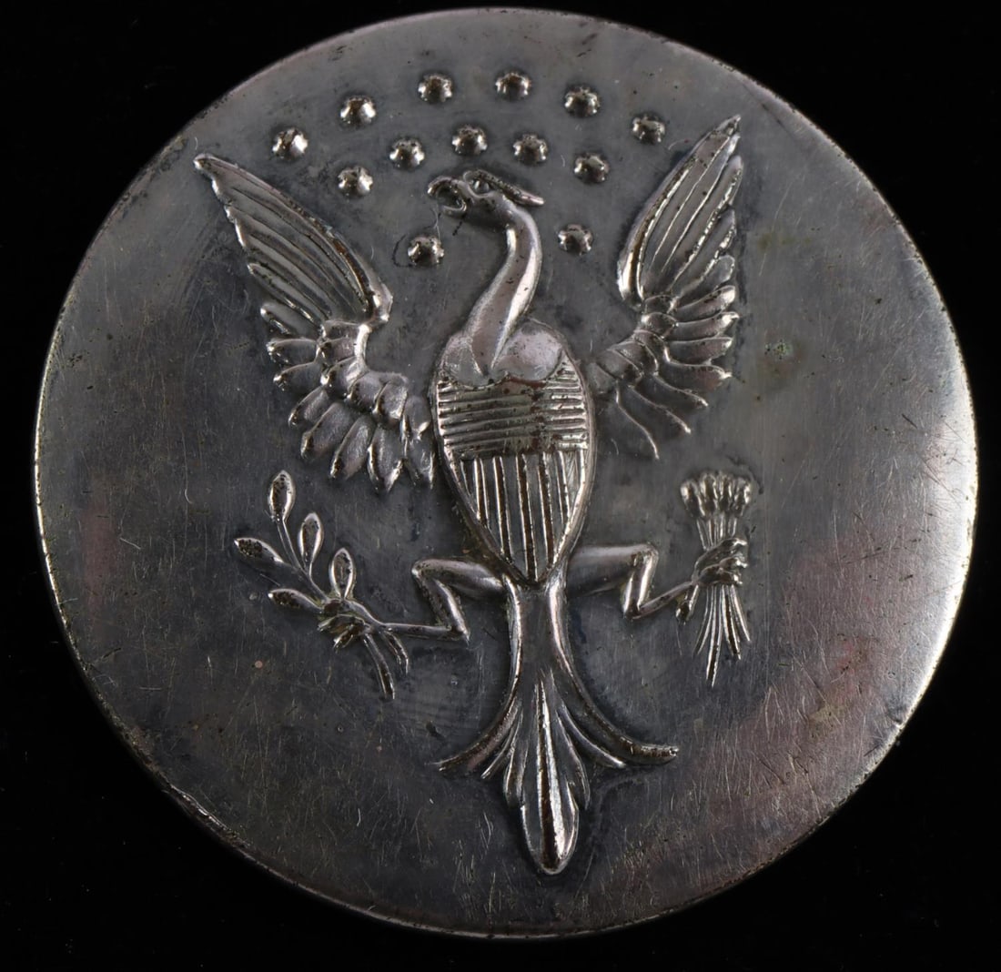 U.S. OFFICIAL DIPLOMATIC OD 27 2 PIECE 1800 BUTTON: From the lifetime collection of Dr. Lou Hill, Tallahassee, Florida. Extremely fine example, Eagle with 13 stars above, blank back , Albert's OD 27 U.S. Official. This lot has a reserve.