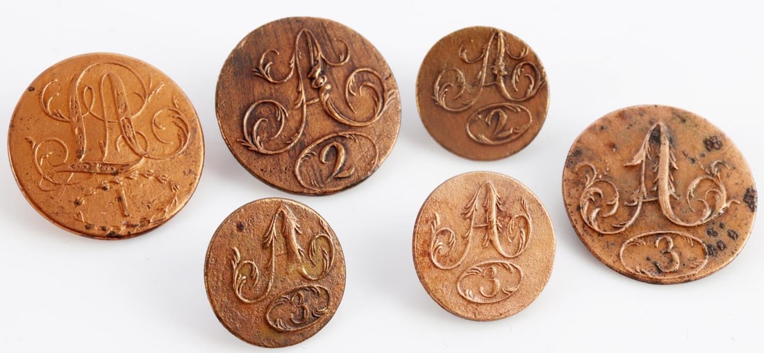 6 1808 LIGHT & ARTILLERY BUTTON LOT: Lot of six (6). Three (3) cuff and three (3) coat. One (1) light artillery, 1 , 2 and 3 regiment, all non-dug and complete, cuff are 15 mm Coat are 20 mm, very fine to extremely fine condition. Proven