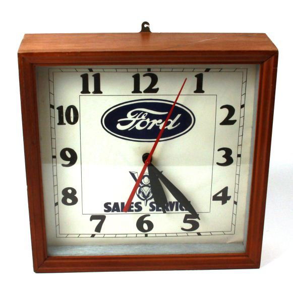 FORD MOTOR CO V8 SALES SERVICE DEALERSHIP CLOCK
