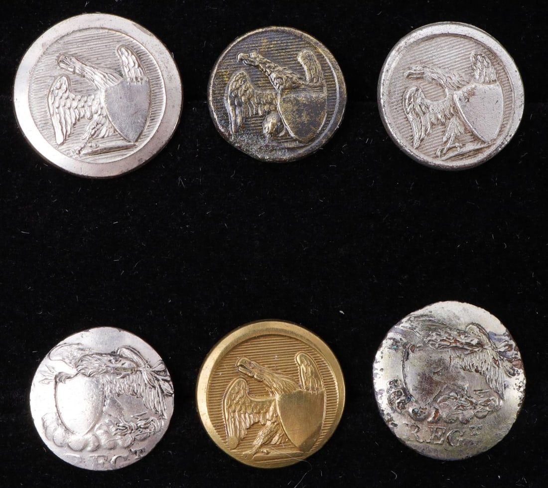6 EAGLE SHIELD INFANTRY BUTTON LOT: Size range is 14 to 16 mm 1812 to 1821, non dug, Albert's GI 51, very fine to extremely fine condition. This lot has a reserve.