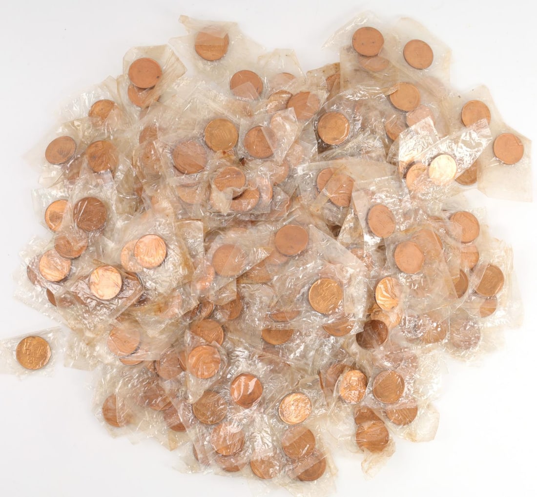 APOLLO 11 SPACE RACE COMMEMORATIVE COIN LOT OF 400: Lot of approximately 400 vintage brass coins or tokens sealed in original packaging. Produced to commemorate the Apollo 11 moon landing. Obverse has "Apollo XI, Armstrong Aldrin Collins." On reverse,