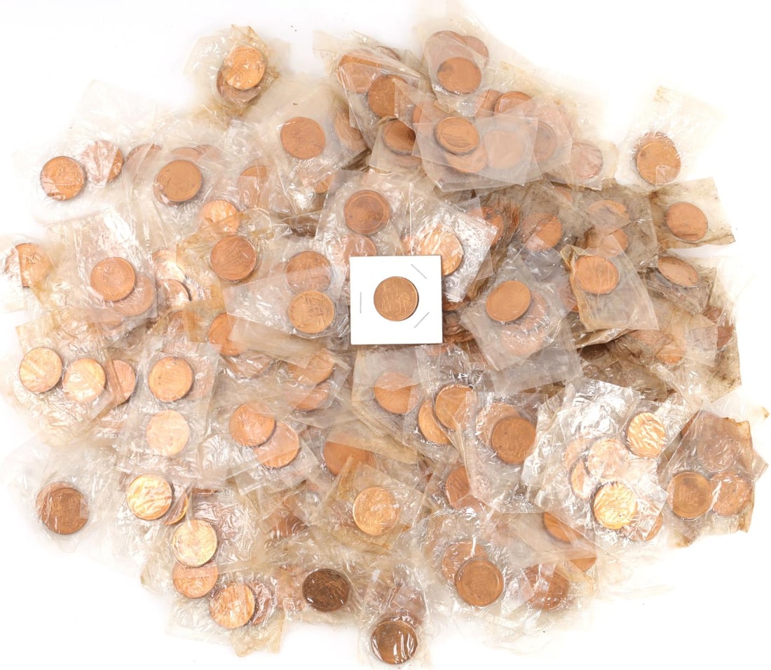 APOLLO 11 SPACE RACE COMMEMORATIVE COIN LOT OF 400: Lot of approximately 400 vintage brass coins or tokens sealed in original packaging. Produced to commemorate the Apollo 11 moon landing. Obverse has "Apollo XI, Armstrong Aldrin Collins." On reverse,