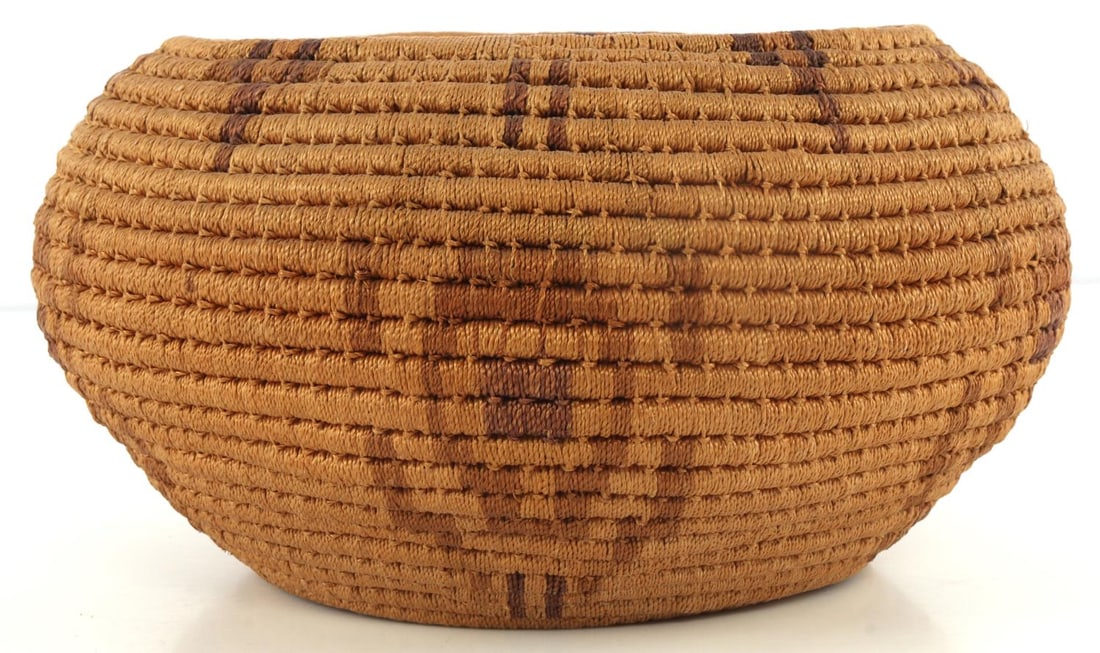 ANTIQUE SOUTHWESTERN NATIVE AMERICAN BASKET: Early 20th century, hard coil, minimal flex, measures 7 X 3.5 inches.