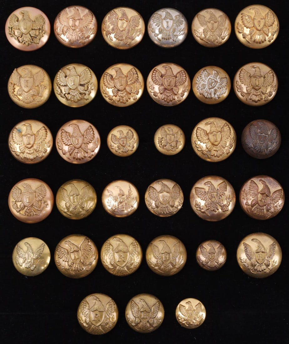 33 CIVIL WAR UNION INFANTRY & RIFLEMAN BUTTON LOT: Each container has button with Albert's reference code, on bottom, mixture of Greatcoat and sleeve, one button is dark, balance are very good original condition. From the lifetime collection of Dr. Lo