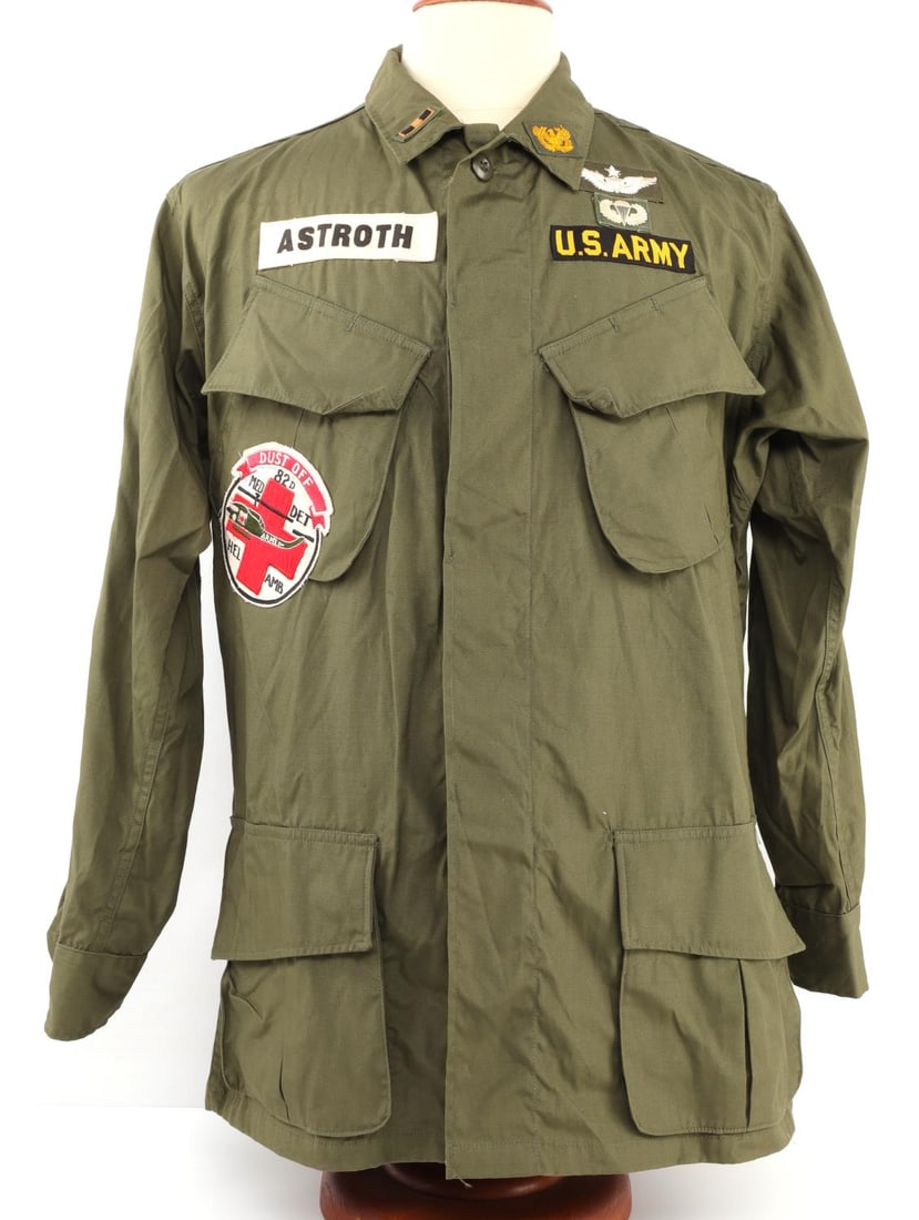 VIETNAM IRAQ HELICOPTER PILOT AIRBORNE 4 PKT SHIRT: Warrant officer with Dust Off Hel Amb patch, command pilot, Jump Wings, as new size Medium Regular.