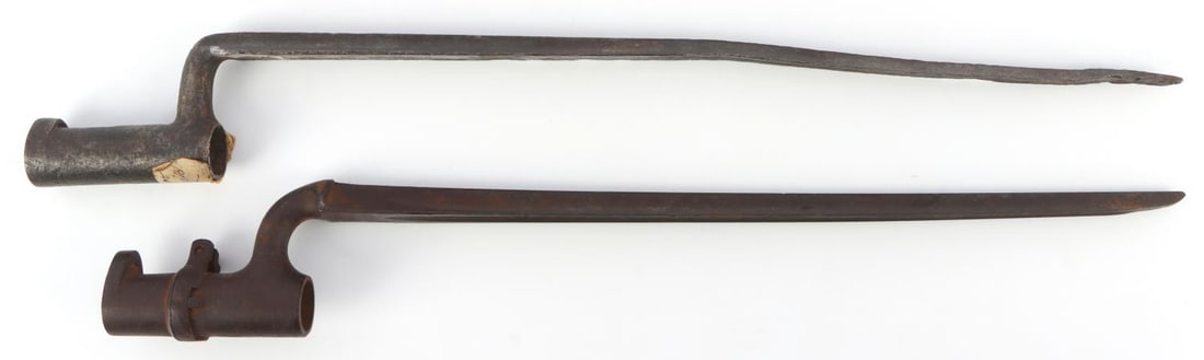 2 CIVIL WAR SOCKET BAYONET SPRINGFIELD & ENFIELD: The Springfield bayonet has tag offering Lookout Mountain provenance. Each in good, excavated condition.