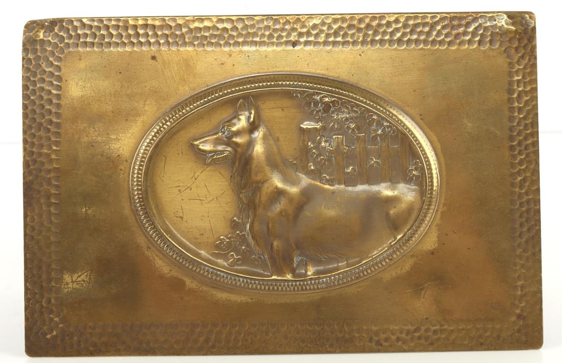 MID 20TH CENT GERMAN SHEPHERD CIGAR BOX HUMIDOR: Measures 5 3/8 inches wide by 3 1/4 inches deep by 2 inches tall. No markings present.