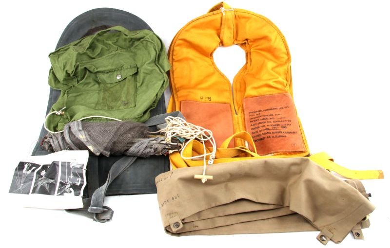 WWII PILOT US NAVY AAF SURVIVAL VEST LOT: Consisting of unissued reflector kit for raft, AAF Mae West dated 1945, U.S. Navy marked USMC type landing vest near mint, lastly U.S. Navy haze grey Mae West used.