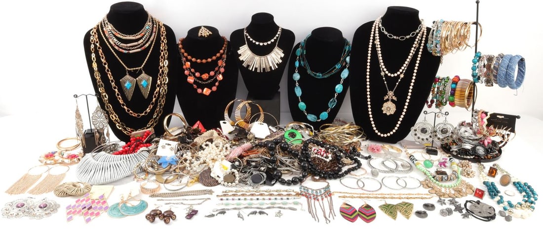 LARGE LOT ASSTD UNSEARCHED COSTUME JEWELRY 13 LBS: Large assorted lot of costume jewelry. Approx. 13 pounds. Tagged sets, bangles, bracelets, earrings, etc. See photos for further detail.