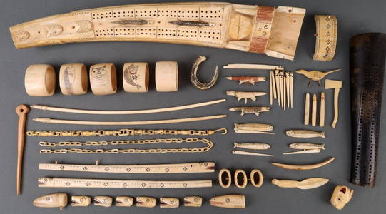 RARE LOT ANTIQUE NUNIVAK SCRIMSHAW CRIBBAGE BOARD