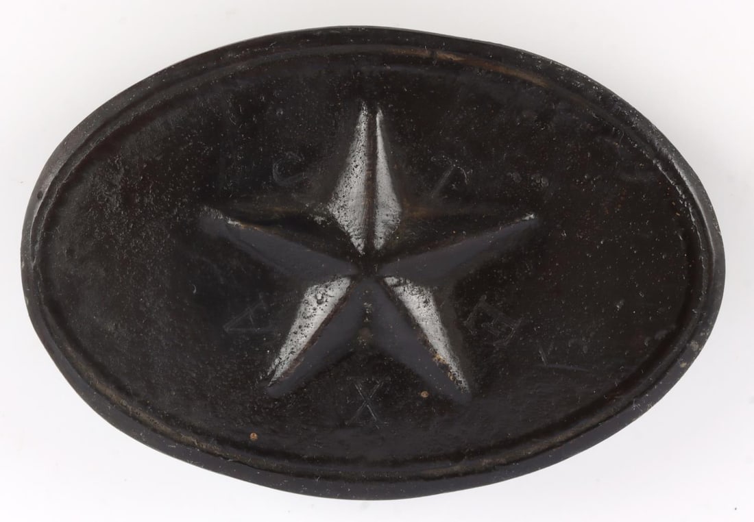CIVIL WAR TEXAS MILITIA BELT BUCKLE WITH STAR: Texas State militia belt buckle, circa 19850s. Has lone star with one of the letters in the word 'Texas' inscribed between each star point. 3 X 2 inches. Unauthenticated, sold as is. Very good conditi