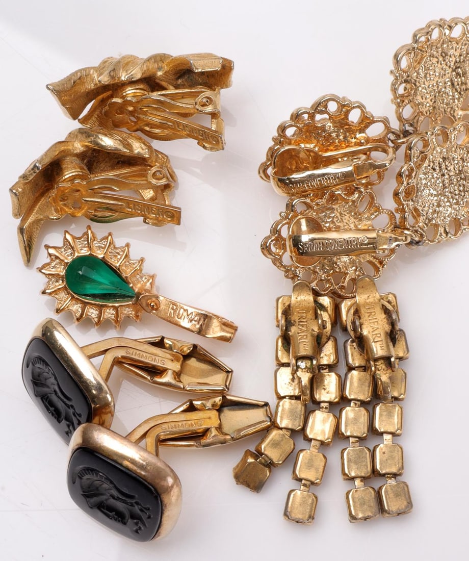 ESTATE COSTUME JEWELRY LOT OVER 13 LBS: Estate costume jewelry lot. With many named pieces, Triferi, Swarovski, Roman, Sara Coventry and others. Good mix of earrings, necklaces, bracelets and rings. Sold "as is" - see photos for more detail