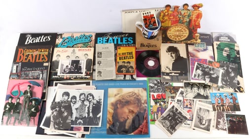 VINTAGE BEATLES COLLECTION PHOTO CD VINYL LOT 70