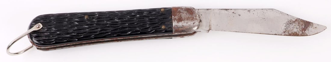 WWII US ARMY M-2 SCHRADE WALDEN PARATROOPER KNIFE: Schrade automatic knife. Ricasso is stamped "SCHRADE WALDEN NY USA." Blade spring and lockout function without issue. Blade length approx. 3 inches. Overall 7-1/4 inches open. Good condition with some