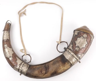 ANTIQUE LARGE MOROCCAN ENGRAVED POWDER HORN