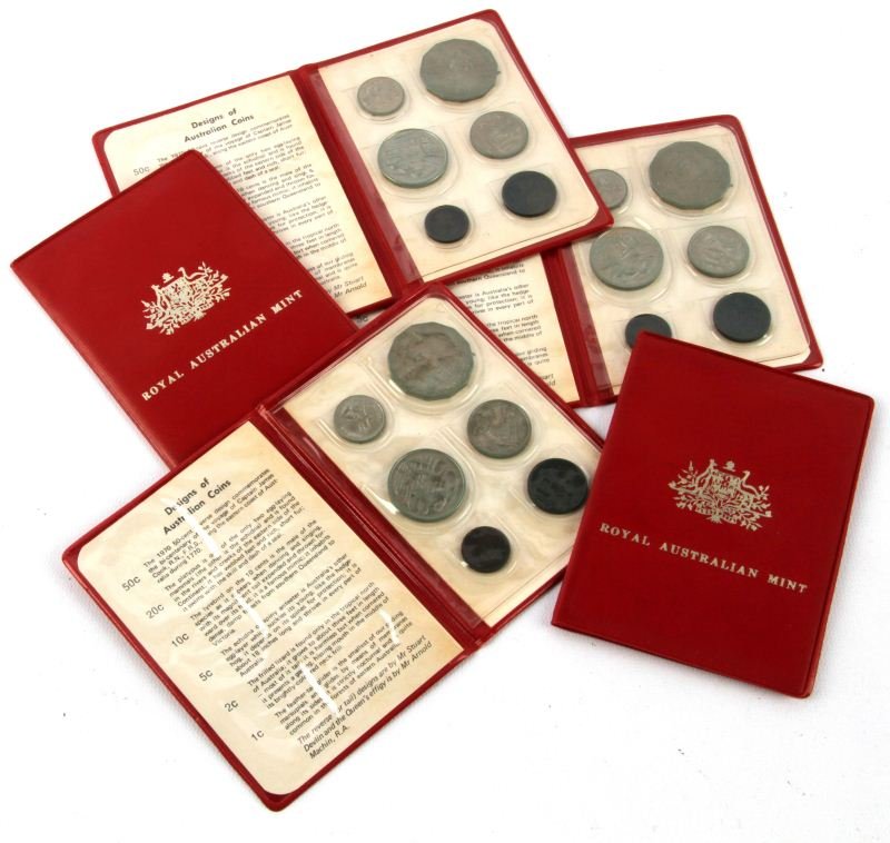 5 ROYAL ASTRALIAN MINT SETS 1970 CAPT COOK BI-CENT: Five mint sets in plastic books minted in 1970 for the bicentenary of Capt. Cooks voyage. Each set includes a 1,2,5,10,20 and 50 cent coin. All coins are MS with some toning.