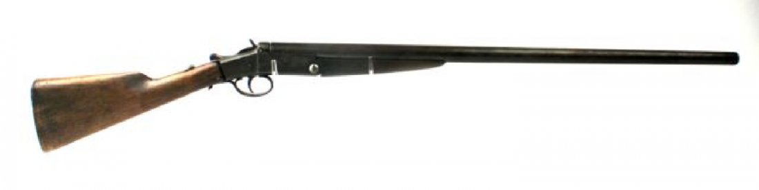 UNMARKED SINGLE SHOT 12 GAUGE: Single shot 12 gauge shotgun, with markings worn away. Stock is loose, gun is missing screws. Poor condition, unsafe to fire. Wall hanger or parts value. Caliber: 12 Gauge Serial #: 708