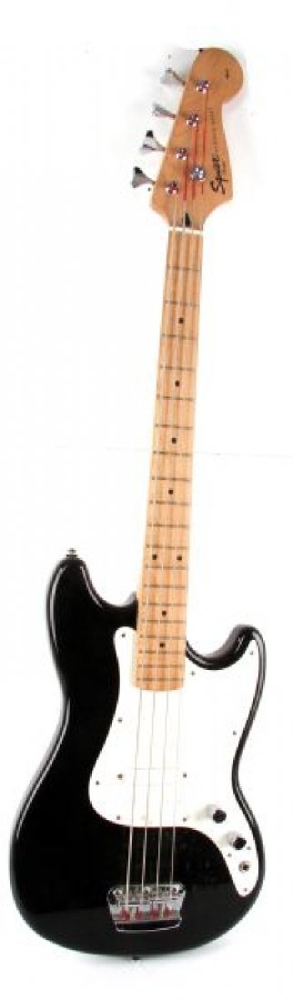 FENDER SQUIER AFFINITY SHORT SCALE BASS GUITAR: Good condition with some wear and loose knobs.