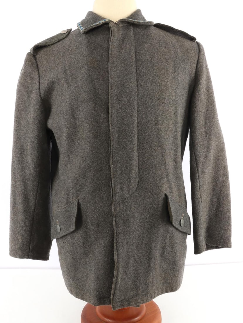 WWI IMPERIAL GERMAN M15 TUNIC BAVARIA COLLAR BRAID: Imperial German M1915/1916 Feldbluse tunic. Made of rough, field gray wool without liner. Front edge of collar has embroidered braid or state border with Bavarian lozenge checkered pattern. Interior h