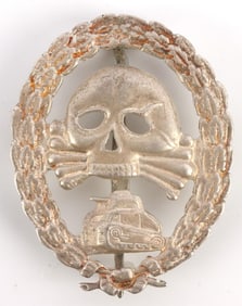 WWII GERMAN SPANISH CONDOR TANK ASSAULT BADGE