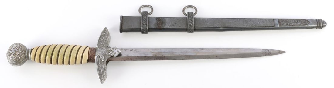 WWII GERMAN THIRD REICH HEER OFFICERS DAGGER M2: WWII German Third Reich Luftwaffe 2nd Model Officer's dress dagger. Blade in very good condition, stamped A. Schutelhofer & Co. Steel blade, nickel finishing. Bakelite grip. Tang heavily filed. Pebble
