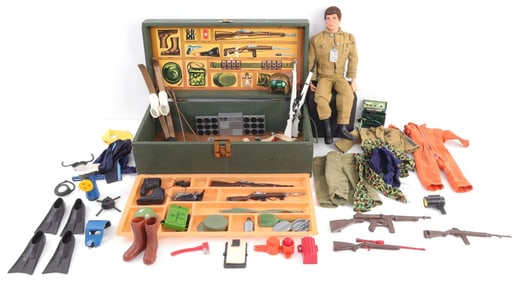 1964 GI JOE FROM HASBRO FUZZY HAIR MODEL IN BOX