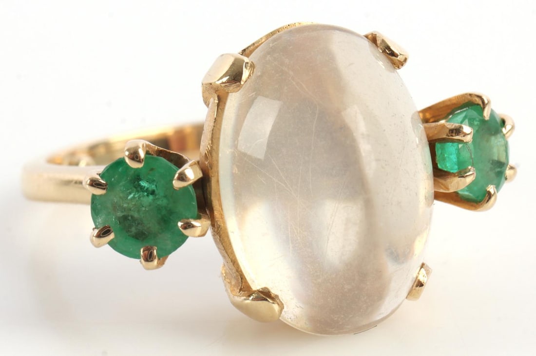14K GOLD RING WITH CATS EYE MOONSTONE & EMERALD: 14K gold ring with cat's eye moonstone and two (2) emerald stones. Stamped 14K gold. Gold tested. Weight: 5.346 grams. Very good condition. Weight: 5.346 This lot has a reserve.